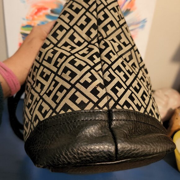 Large TOMMY HILFIGER cream|black canvas, faux leather monogram shoulder tote bag - Picture 3 of 9